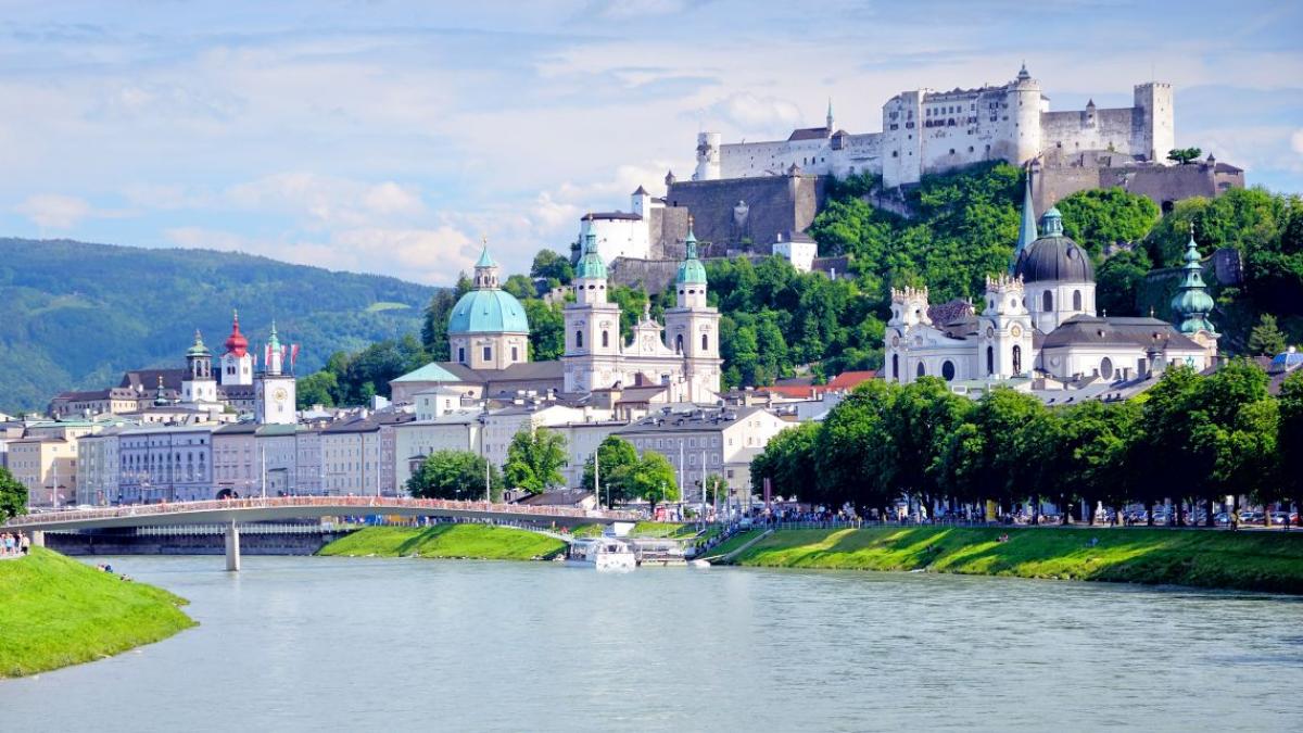 Un român a murit înecat în Austria, în timp ce încerca să recupereze geanta unei femei