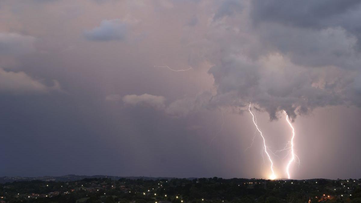 România de la o extremă la alta. Directorul ANM anunţă caniculă, tornade şi praf saharian