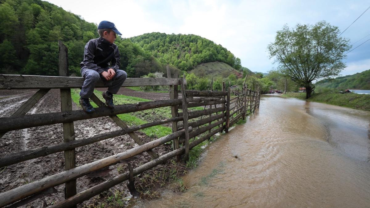 Localităţi în pericol. Râul Putna a atins valori istorice, după ploile torenţiale 