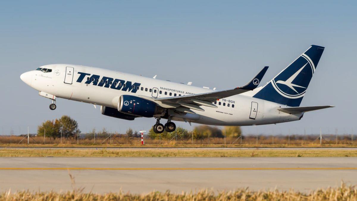 TAROM continuă operaţiunea de restructurare și reduce salariile angajaţilor cu 20%