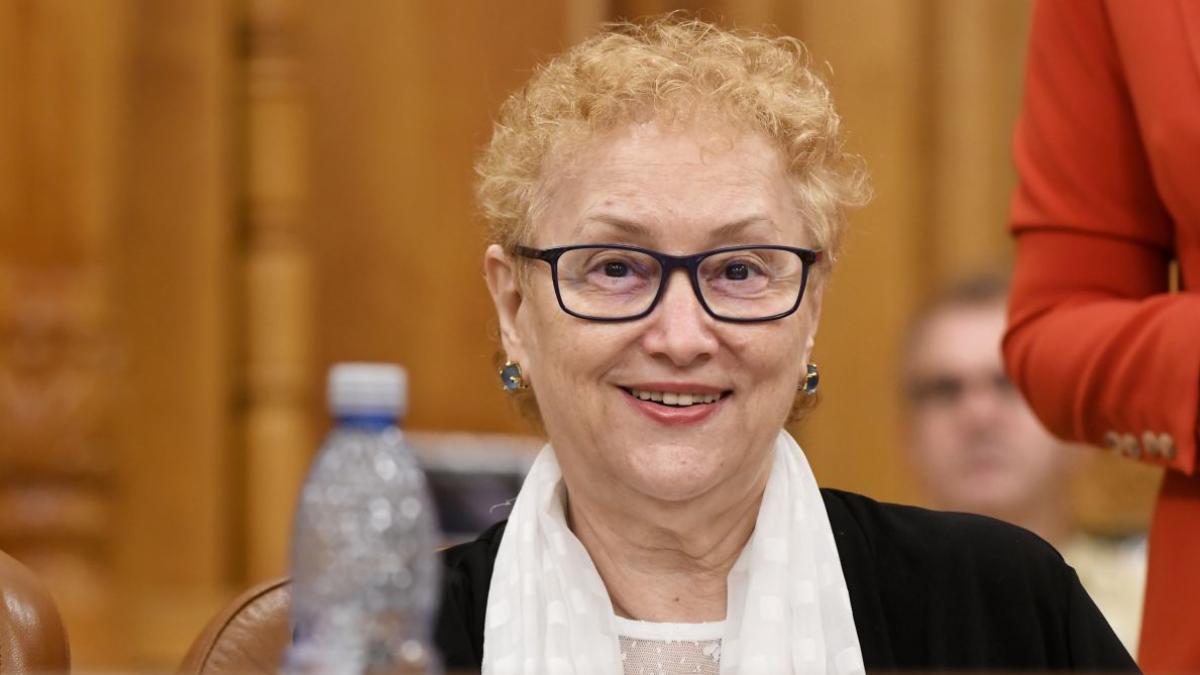  Renate Weber rămâne Avocatul Poporului. CCR a publicat motivarea: "Parlamentul nu poate avea drept discreționar"