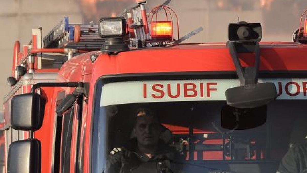 Incendiu într-un cămin studențesc din Târgu Mureș. 21 de persoane au fost evacuate