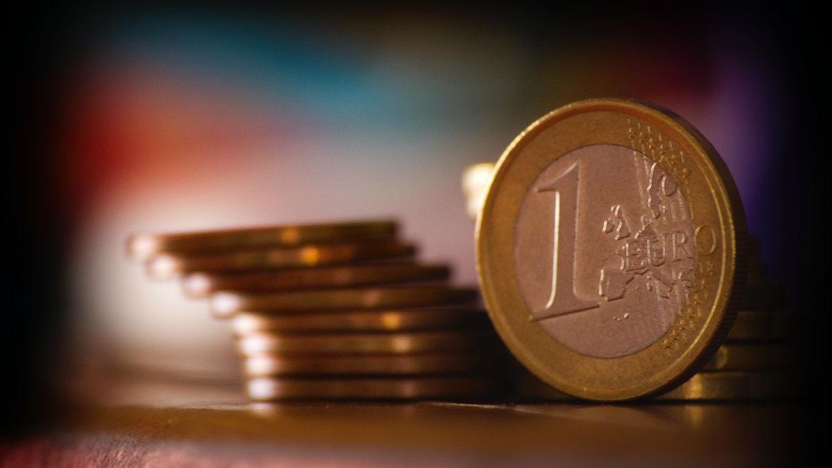 Euro a atins un nou maxim istoric în raport cu moneda națională