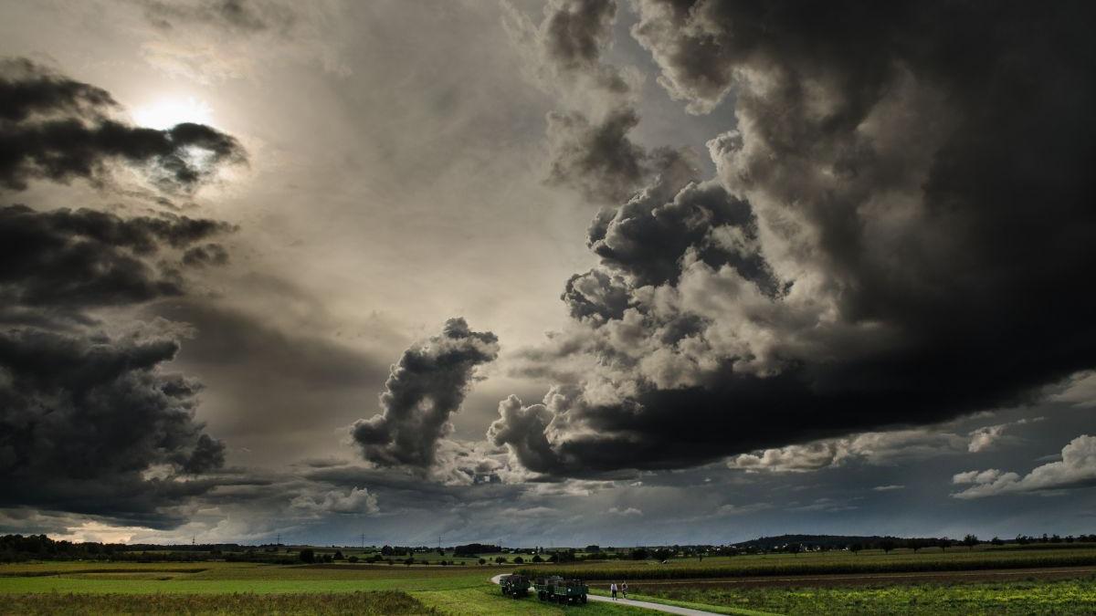 România, împărțită în două! Alertă meteo de furtuni puternice pentru jumătate din țară și caniculă în rest