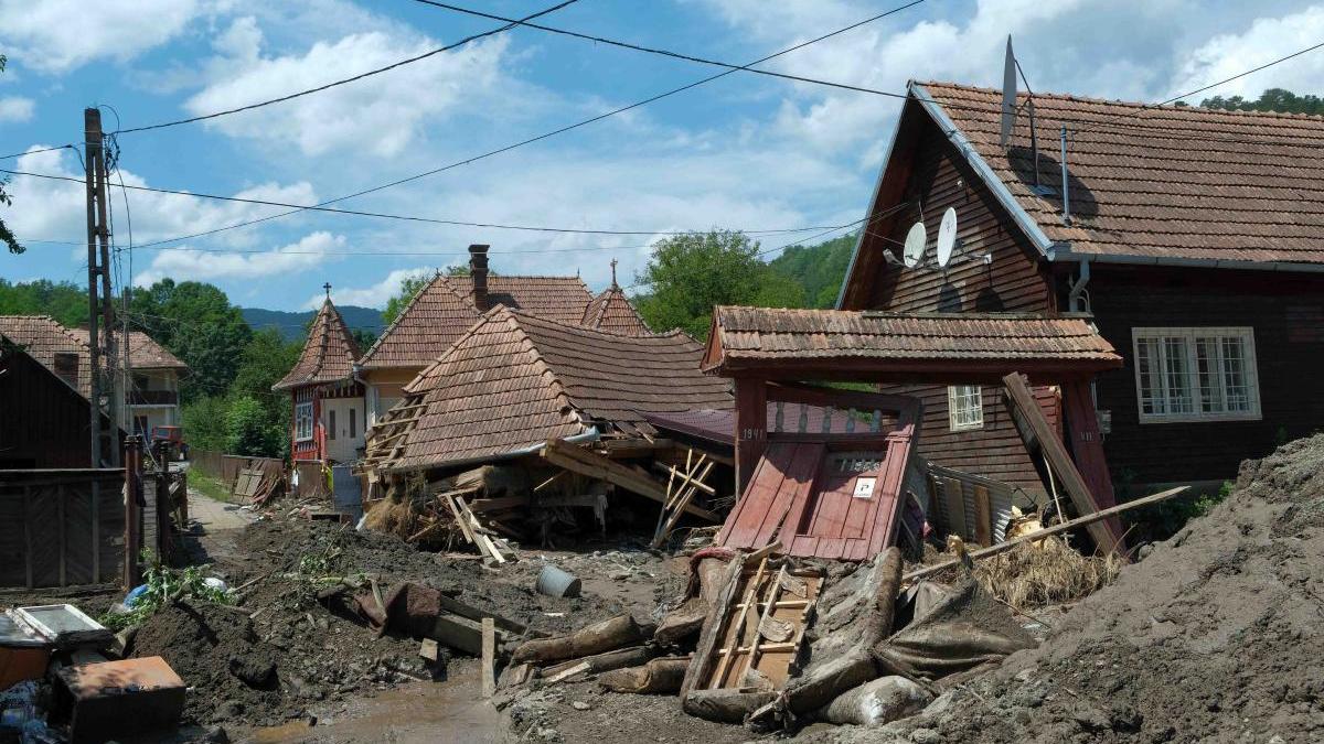 oameni-afectati-inundatii-alba-ajutoare-rezerva-stat