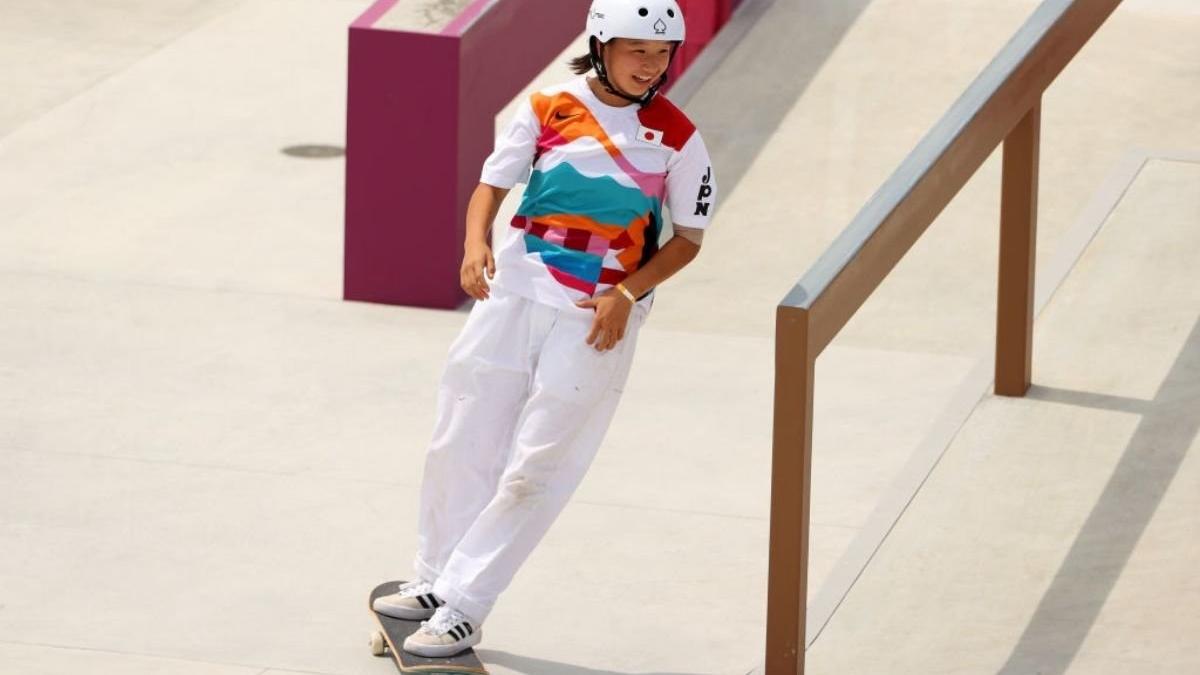 O fetiță de doar 13 ani pleacă acasă cu aurul olimpic, după ce a câștigat prima finală de skateboarding la feminin