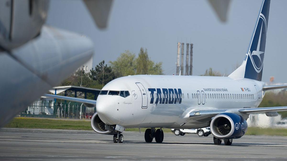 Cursele TAROM către Cluj şi Iaşi nu pot decola de pe Otopeni, din cauza unor defecţiuni