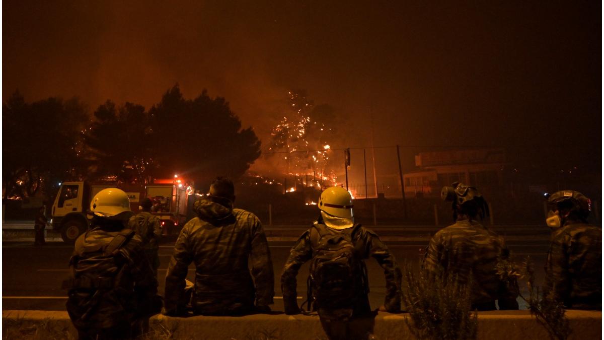 pompieri incendiu grecia