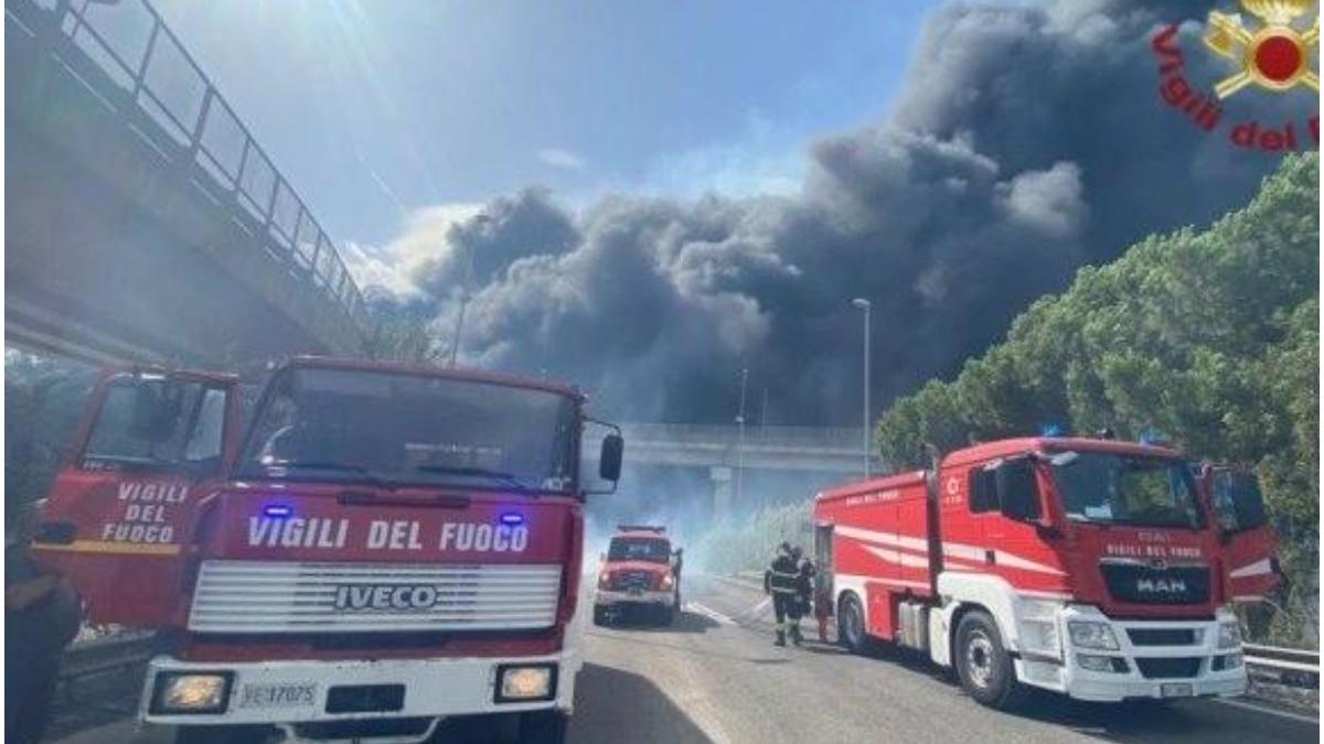 pompieri incendiu italia