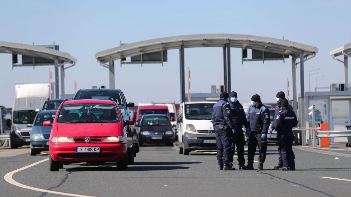 Românii au făcut cozi la vămile de întoarcere în ţară ca să scape de carantină. Precizările făcute de MAE