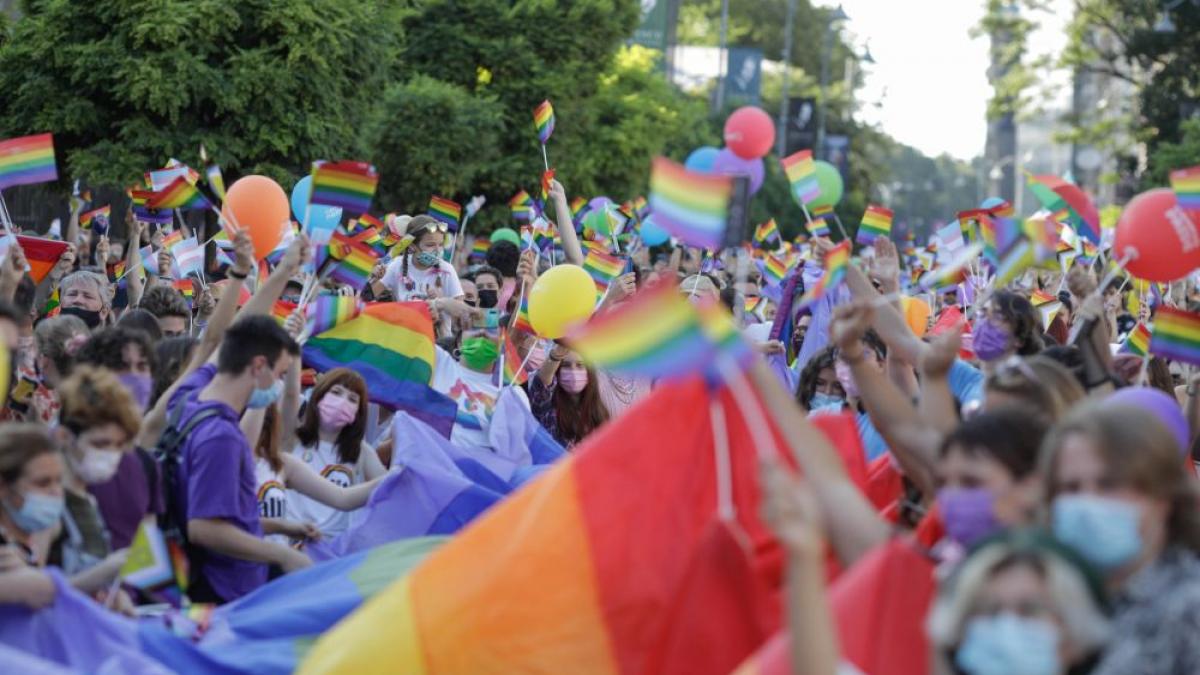 "Bucharest Pride", peste așteptări: Mii de oameni la parada gay din centrul Capitalei