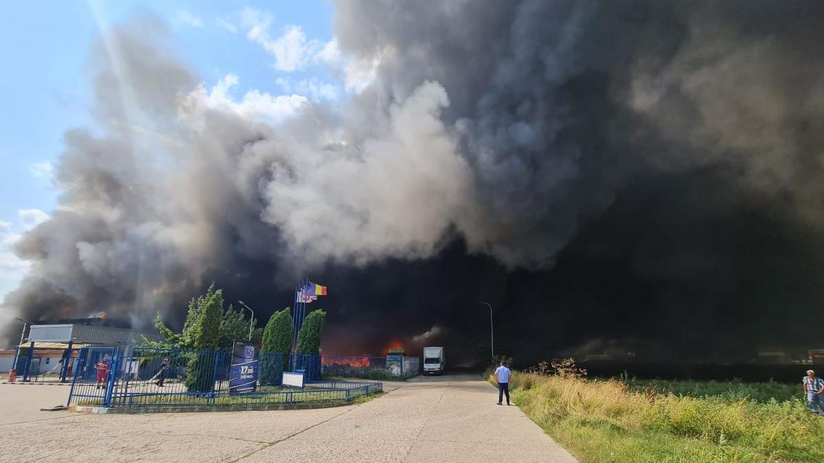 incendiu depozit materiale plastice alba iulia