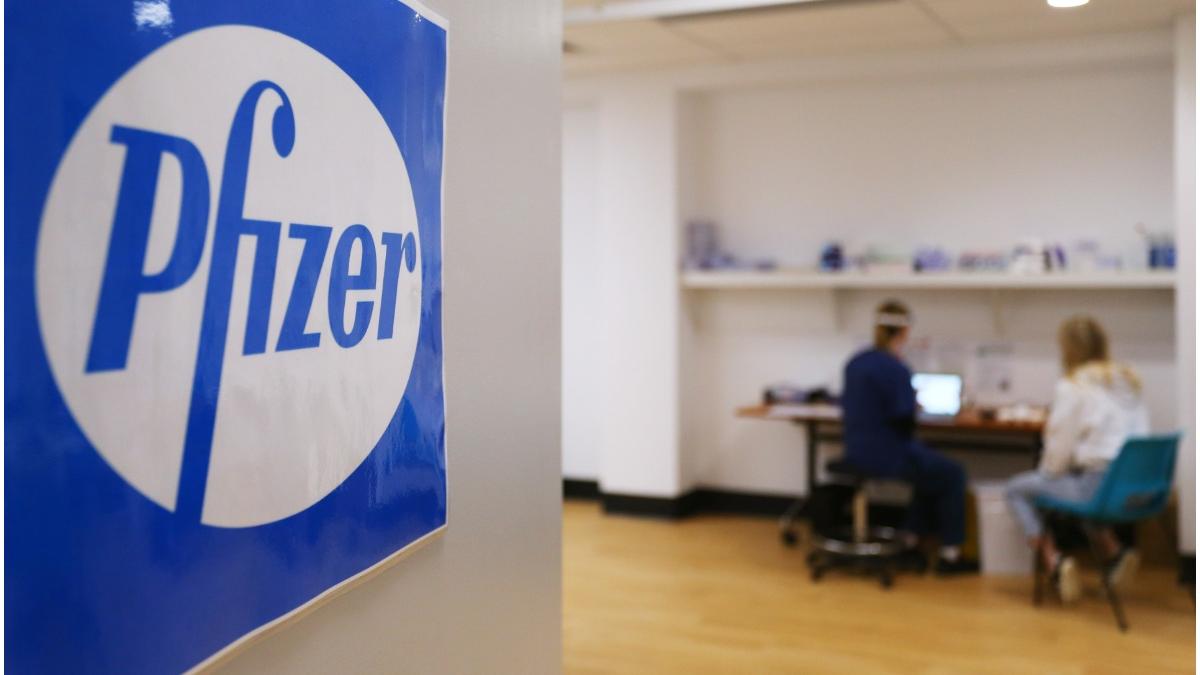 Pfizer, ipoteză sumbră privind pandemia: "Noul coronavirus va dăinui în timp şi e posibil să fie nevoie de vaccinare anuală" 