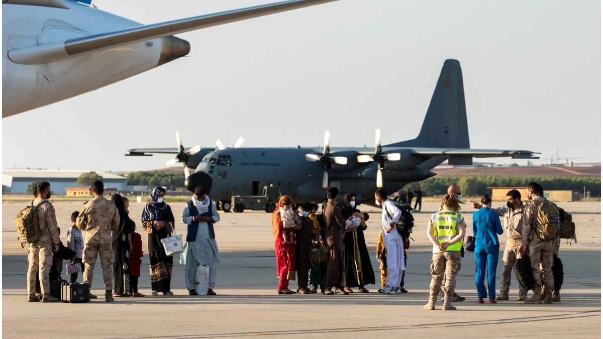 aeroport afgnistan refugiati avion