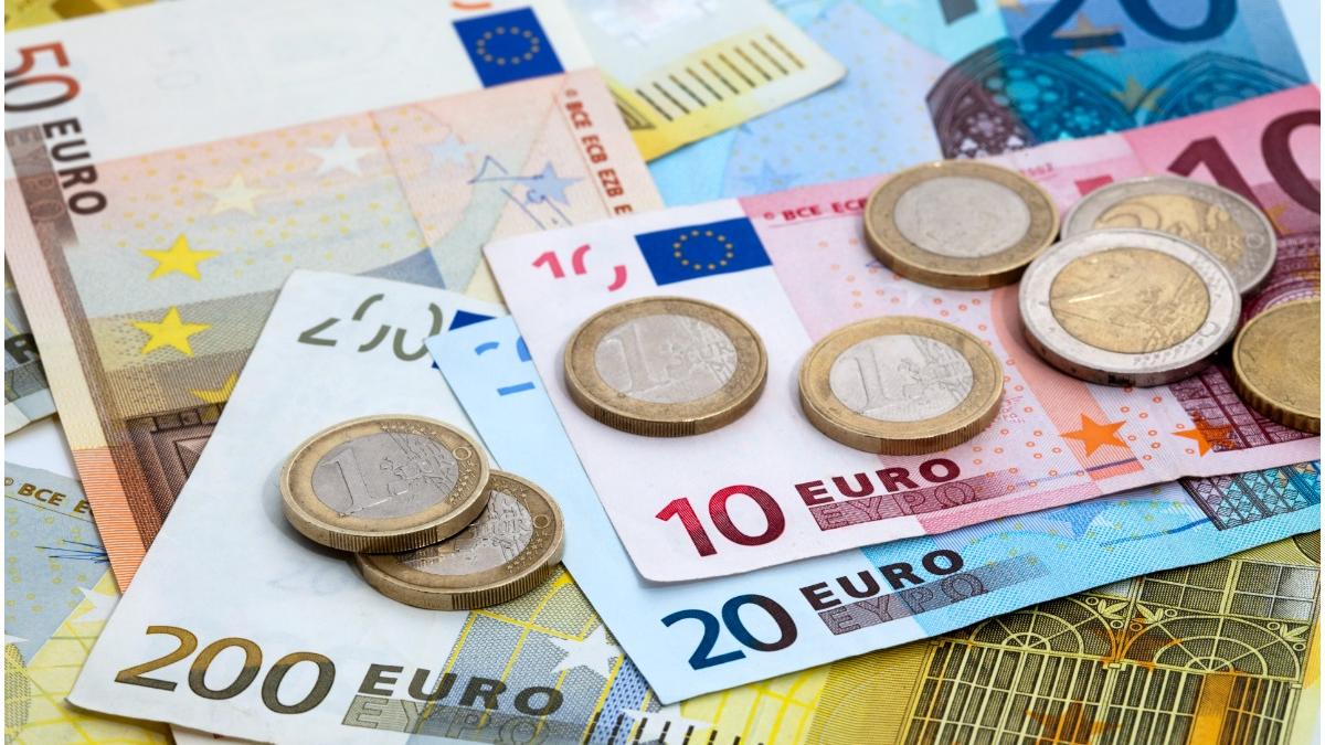 Euro a atins un nou maxim istoric în raport cu moneda națională