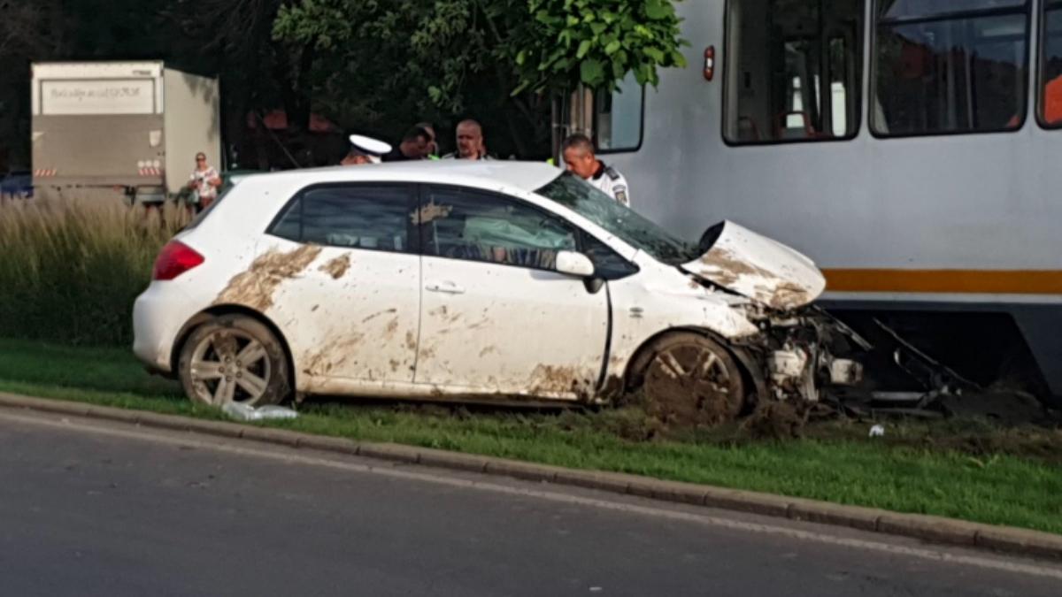 accident-masina-tramvai-militari-capitala