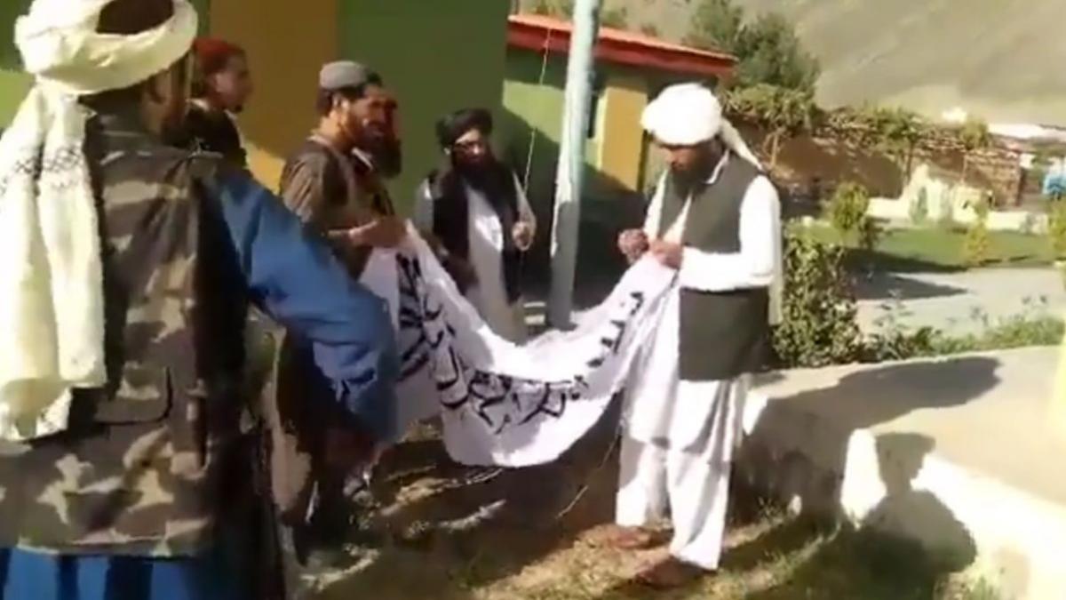 Taliban flag rise