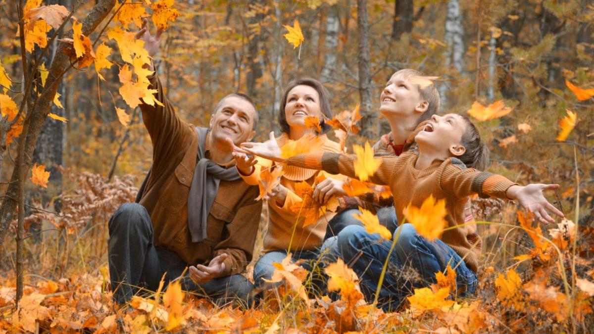 familie toamna in padure