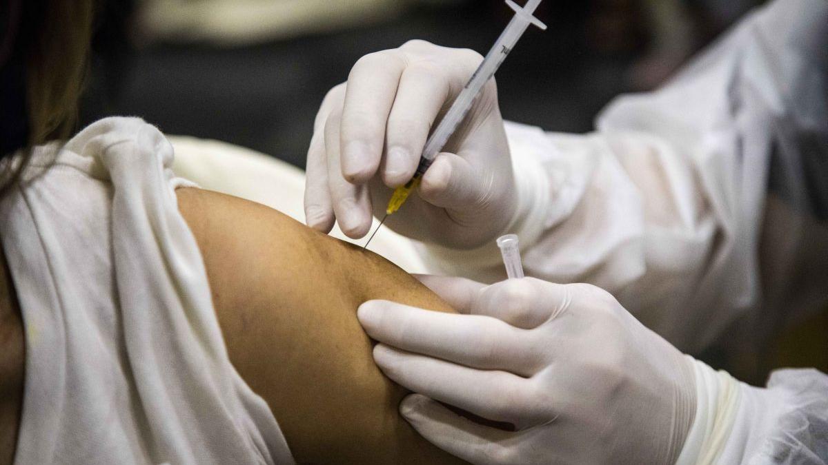 România depășește pragul de 10 milioane doze de vaccin folosite. Crește numărul celor care se vaccinează