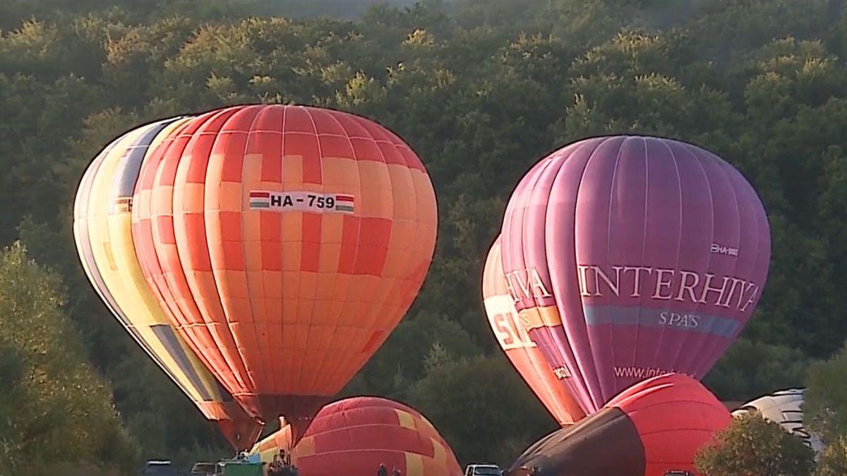 Spectacol inedit în județul Mureș! Cer împânzit cu zeci de baloane cu aer cald