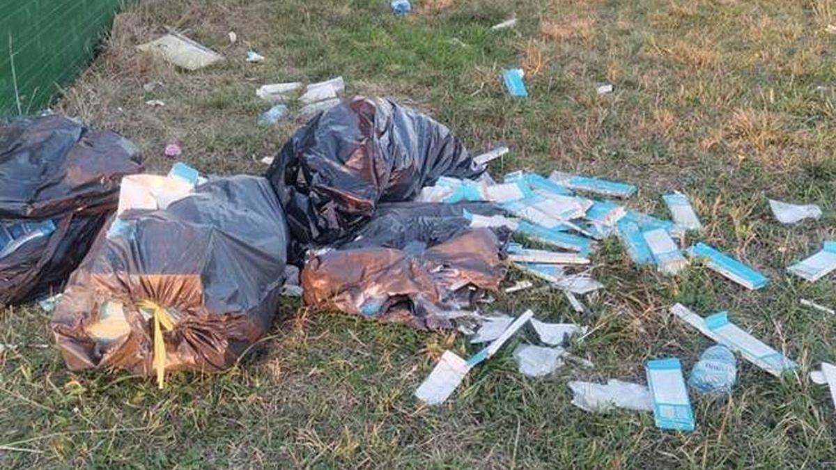 Teste COVID, abandonate pe câmp, lângă aeroportul utilitar din Timișoara