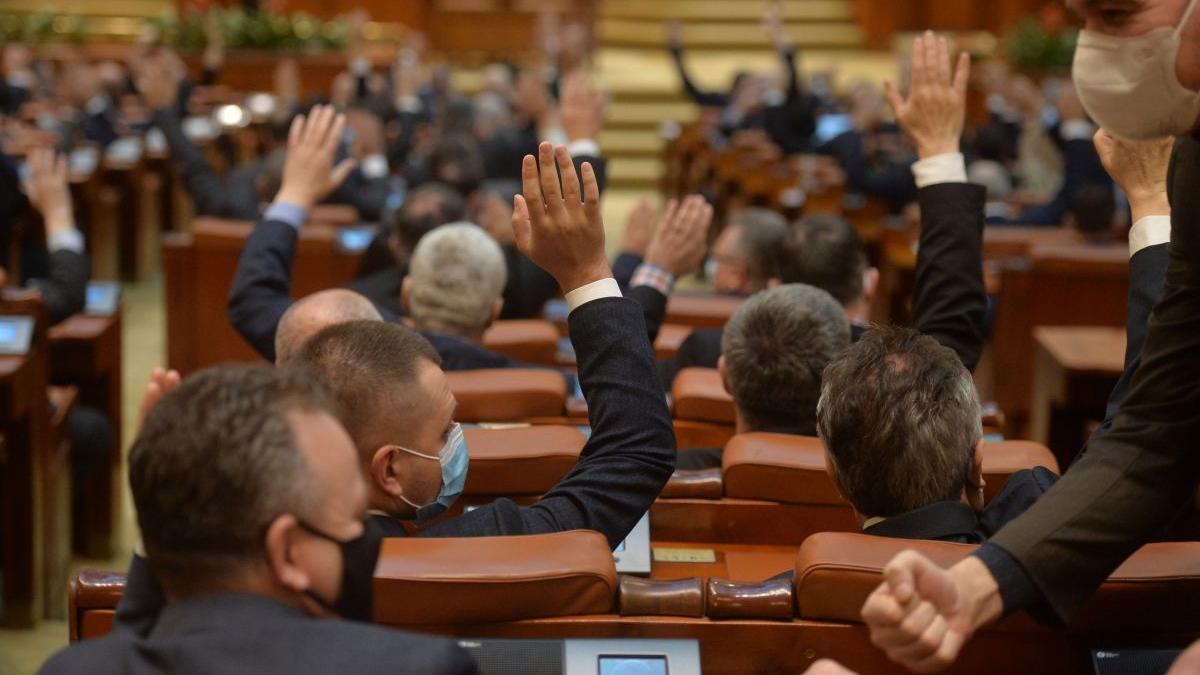 Guvernul Cioloş, votat astăzi în Parlamentul României. Calculele de ultimă oră