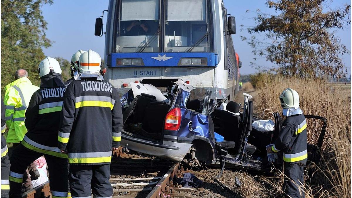 masina lovita de tren