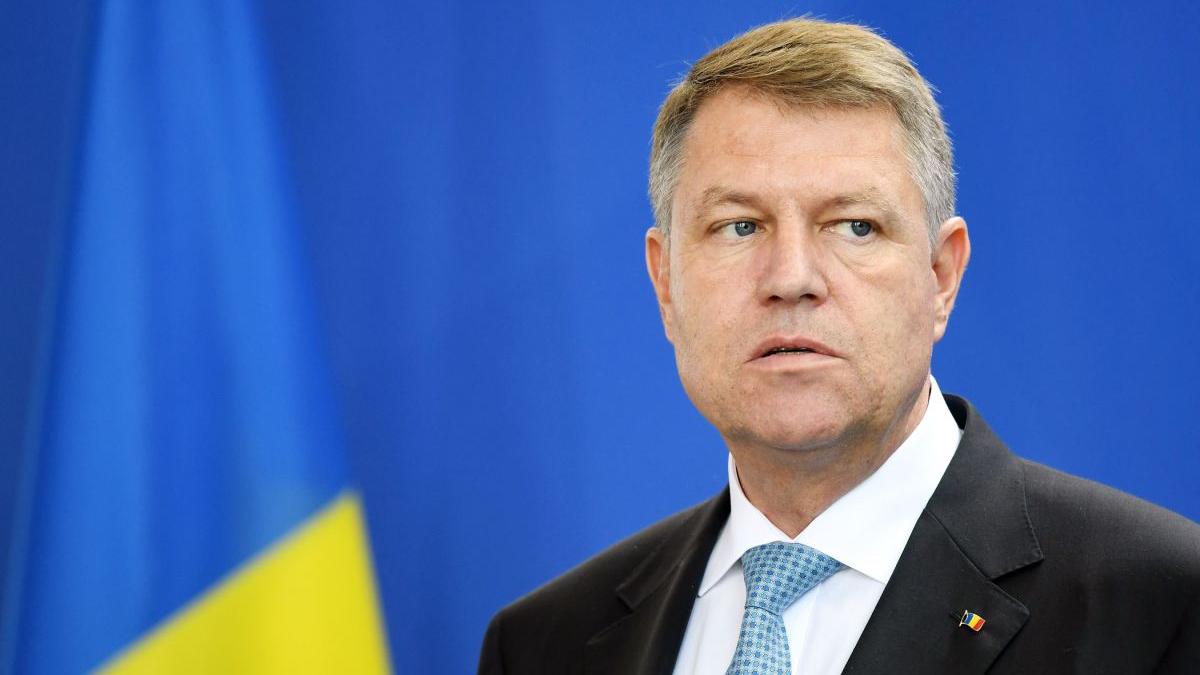 klaus-iohannis-jucat-golf-zi-comemorare-colectiv