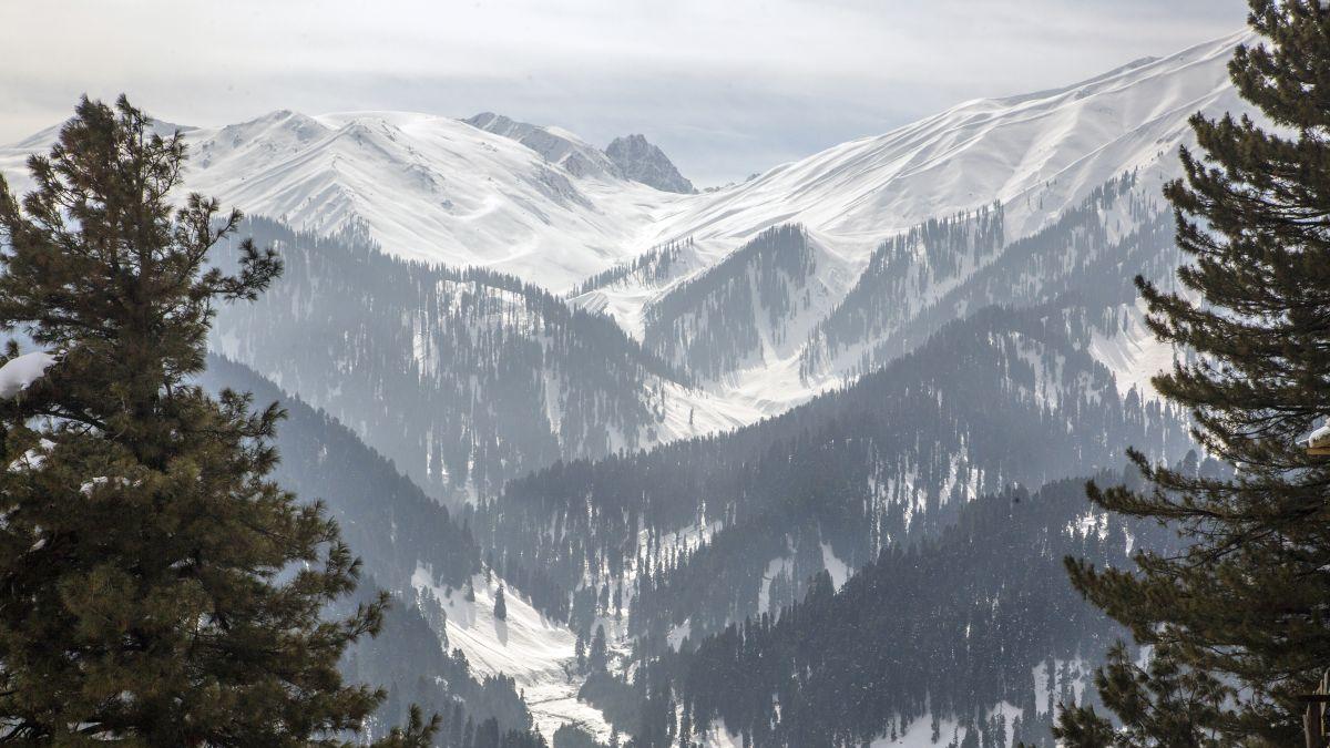 Avertizare meteo de vânt și ploi! Strat de zăpadă anunțat în România