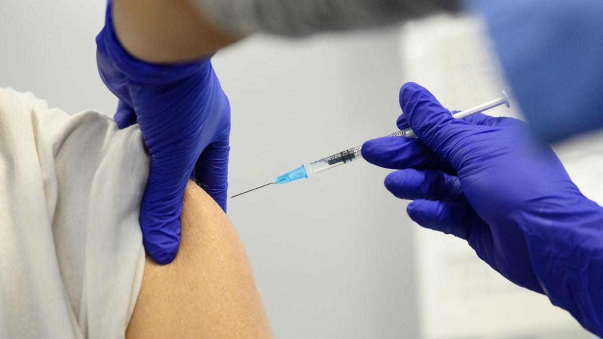 Răspunsul CNCAV,  după acuzațiile că 720 de români au fost vaccinați cu serul greșit 