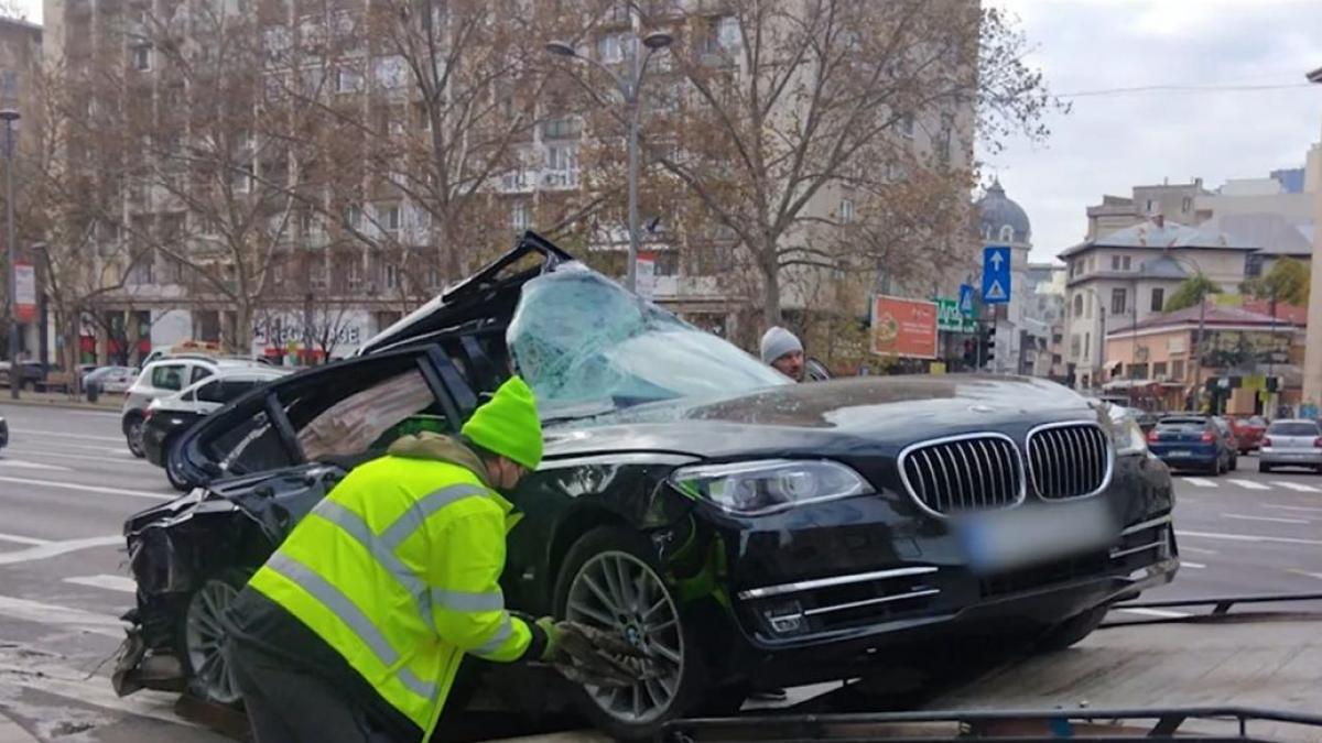 Accident grav în centrul Capitalei. Şofer băut şi drogat, urmărit de poliţişti