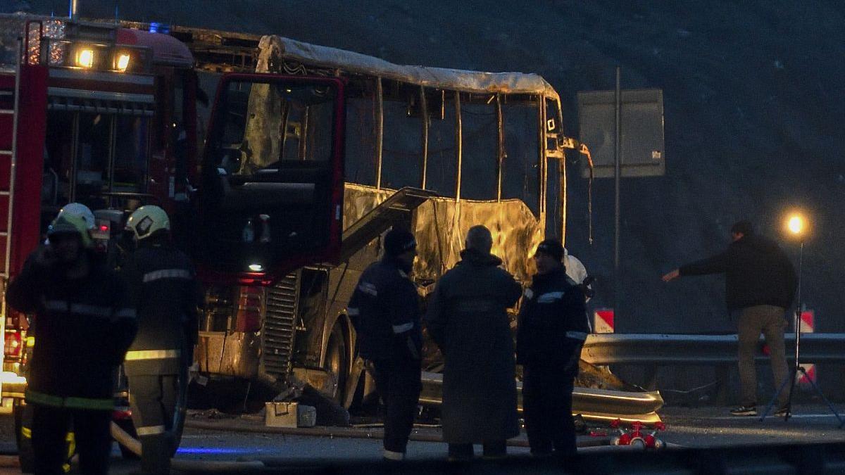 Mărturii din iadul de pe autostrada din Bulgaria. Un tânăr a pierdut 10 rude în accident: "Toată familia mea a ars"