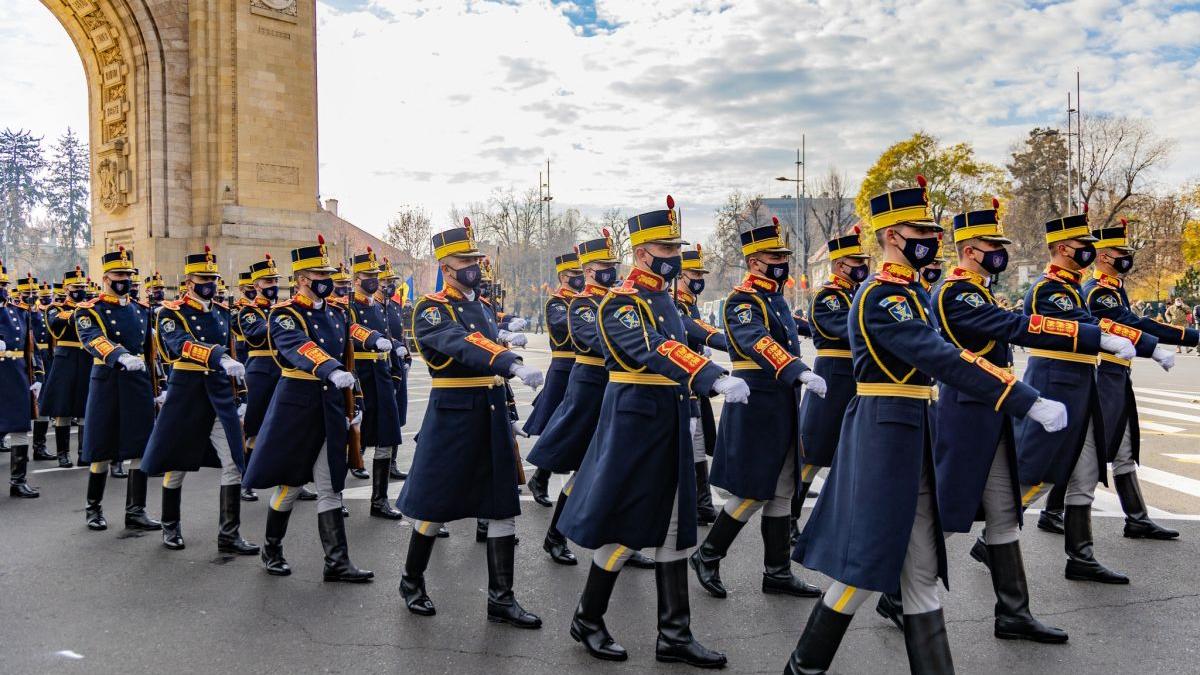 Reportaj cu militarii de la Brigada 30 Gardă "Mihai Viteazul", un adevărat simbol al defilării de 1 Decembrie