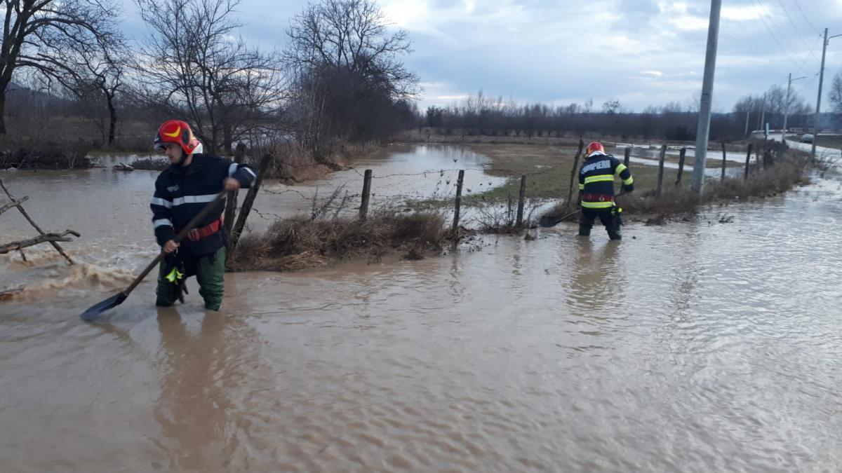 inundatii dambovita 12 decembrie 2021