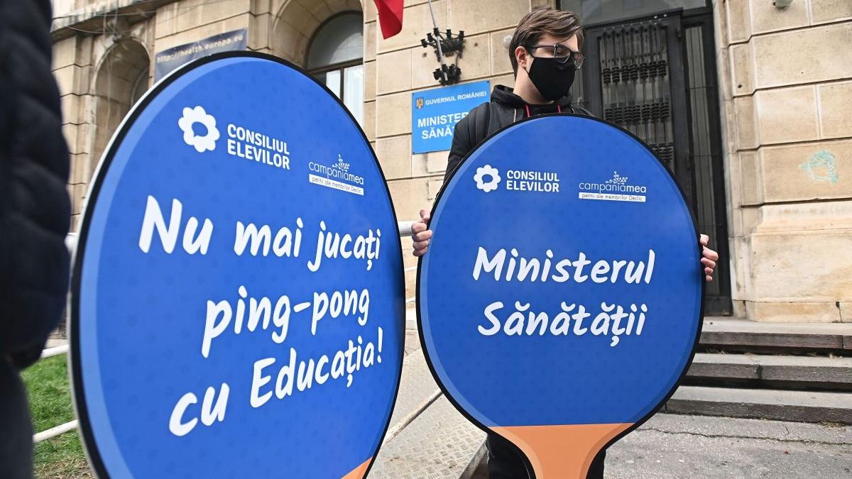 Mâine începe şcoala pentru elevii din învăţământul primar şi preşcolar. Copiii nu vor primi testele de salivă