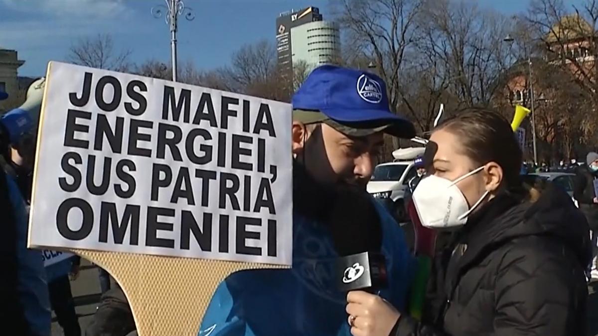 Protest în faţa Guvernului. Sute de angajaţi ALRO riscă să rămână şomeri