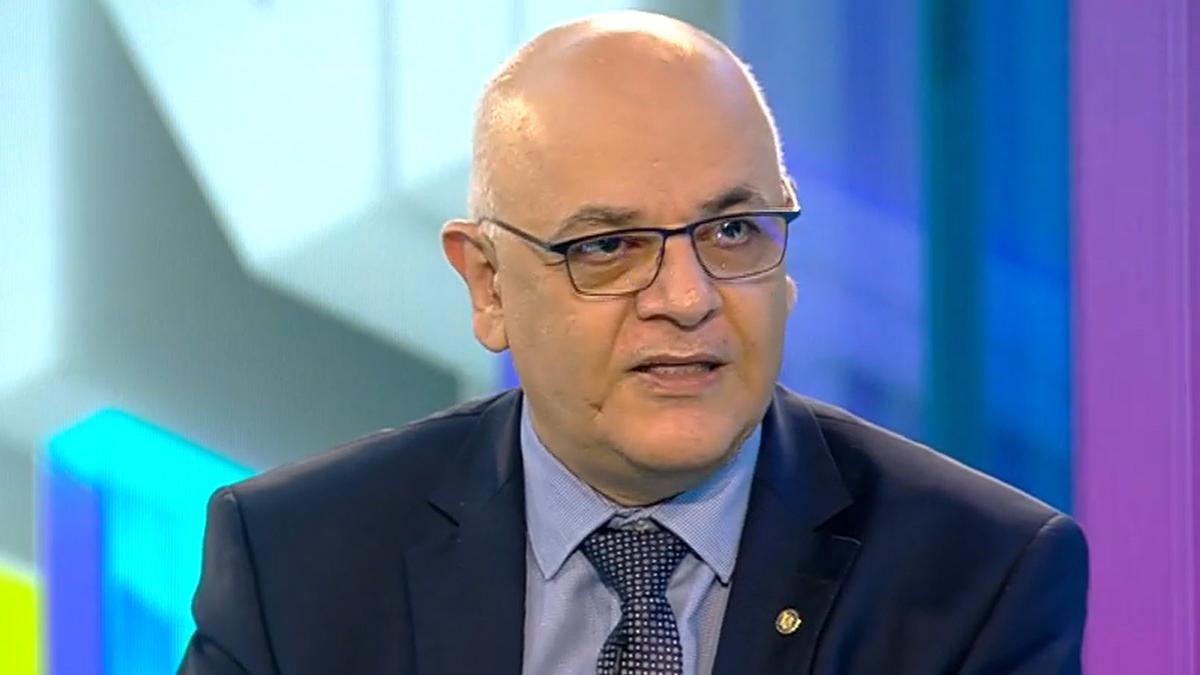 Raed Arafat, apel după decizia CCR privind masca de protecţie: "Măsura nu se aplică la spaţiile închise. Trebuie să fim atenţi"