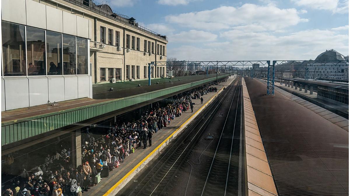 oameni inghesuiti in gara din Kiev