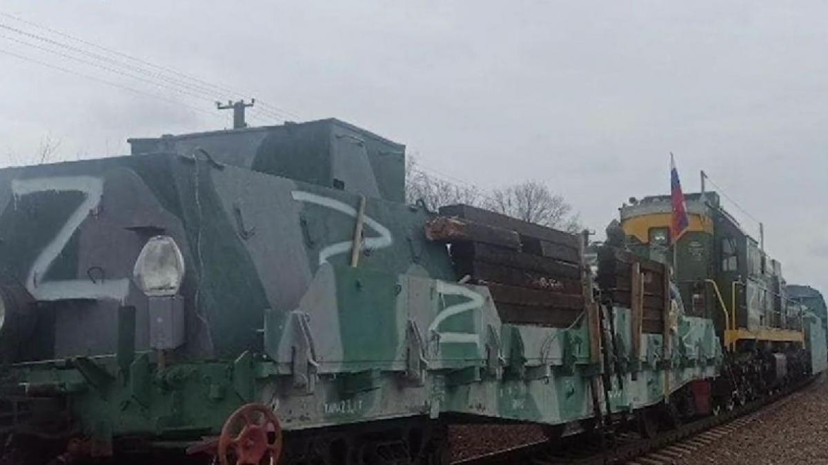 Rusia a adus un tren militar blindat în Ucraina , din Crimeea