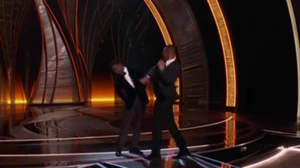 Will Smith l-a lovit pe Chris Rock pe scenă, în timpul decernării premiilor Oscar, după o glumă despre soția lui