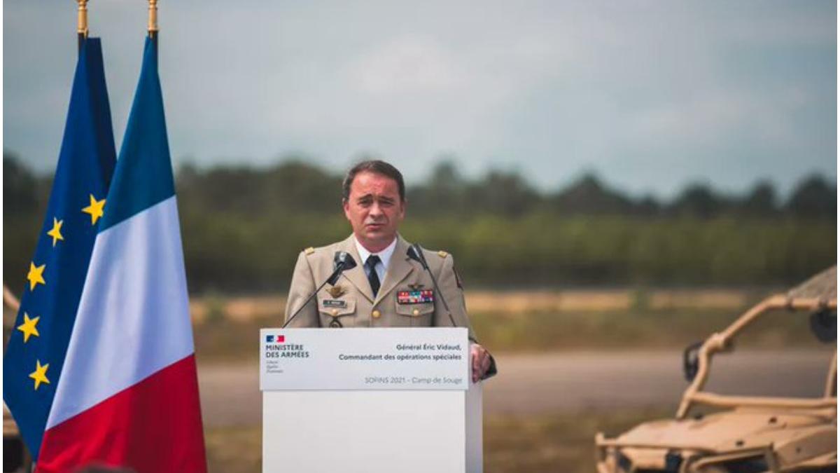 ?eful serviciilor de informa?ii militare franceze, generalul Eric Vidaud