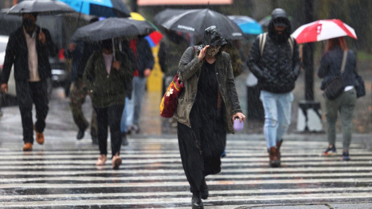 Alertă meteo. Cod galben de ninsori și vânt la munte, furtuni și grindină în sud-est