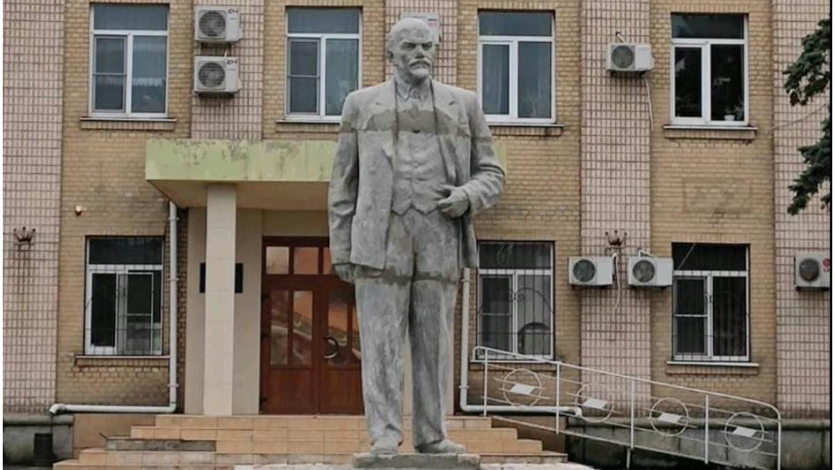 Statuie Vladimir Lenin