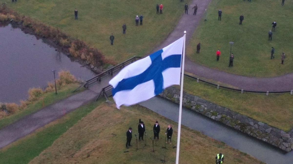 Steagul finaldez arborat de Ziua Independentei