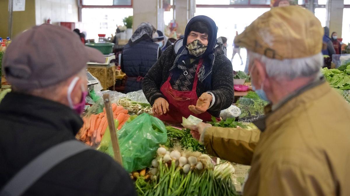 Câți bani cheltuie românii pentru masa de Paște și ce cadouri cumpără pentru apropiați