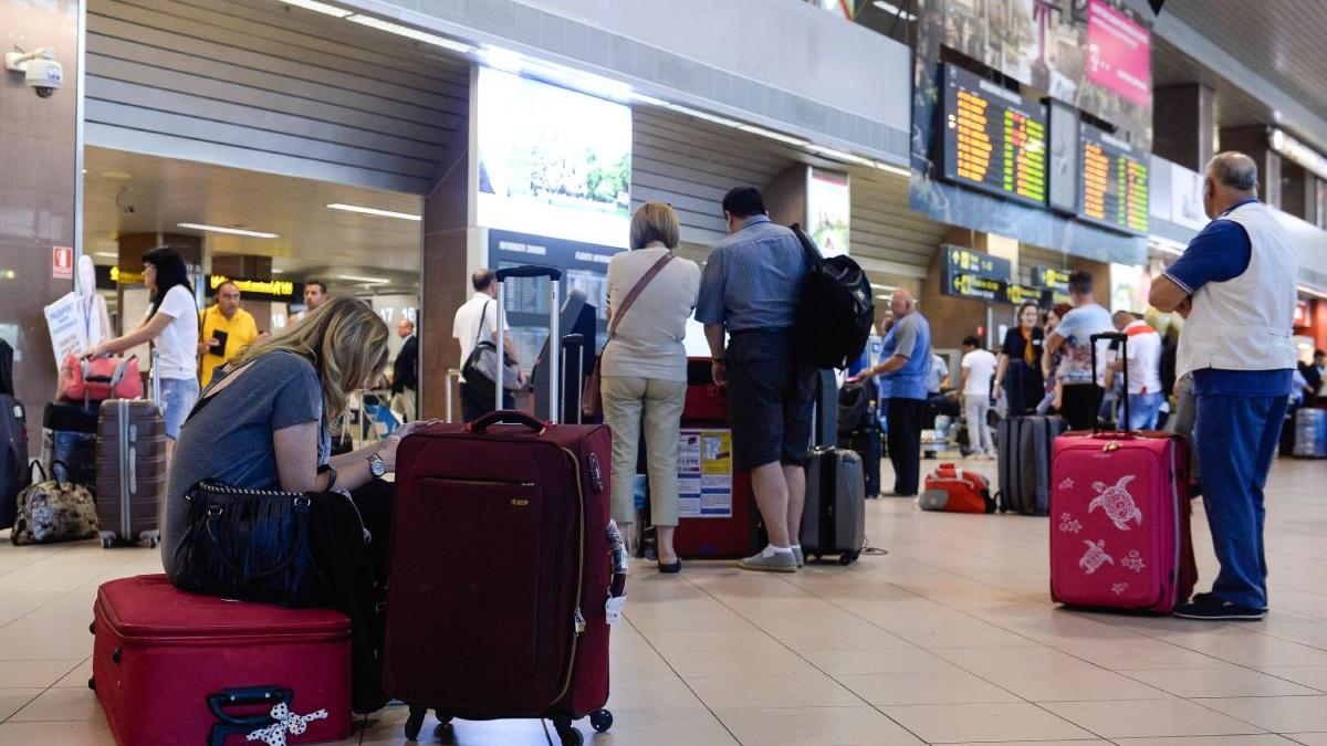 Construcţia noului terminal de pasageri al Aeroportului Otopeni, amânată cu șase ani din lipsă de fonduri. Trebuia să fie gata anul acesta