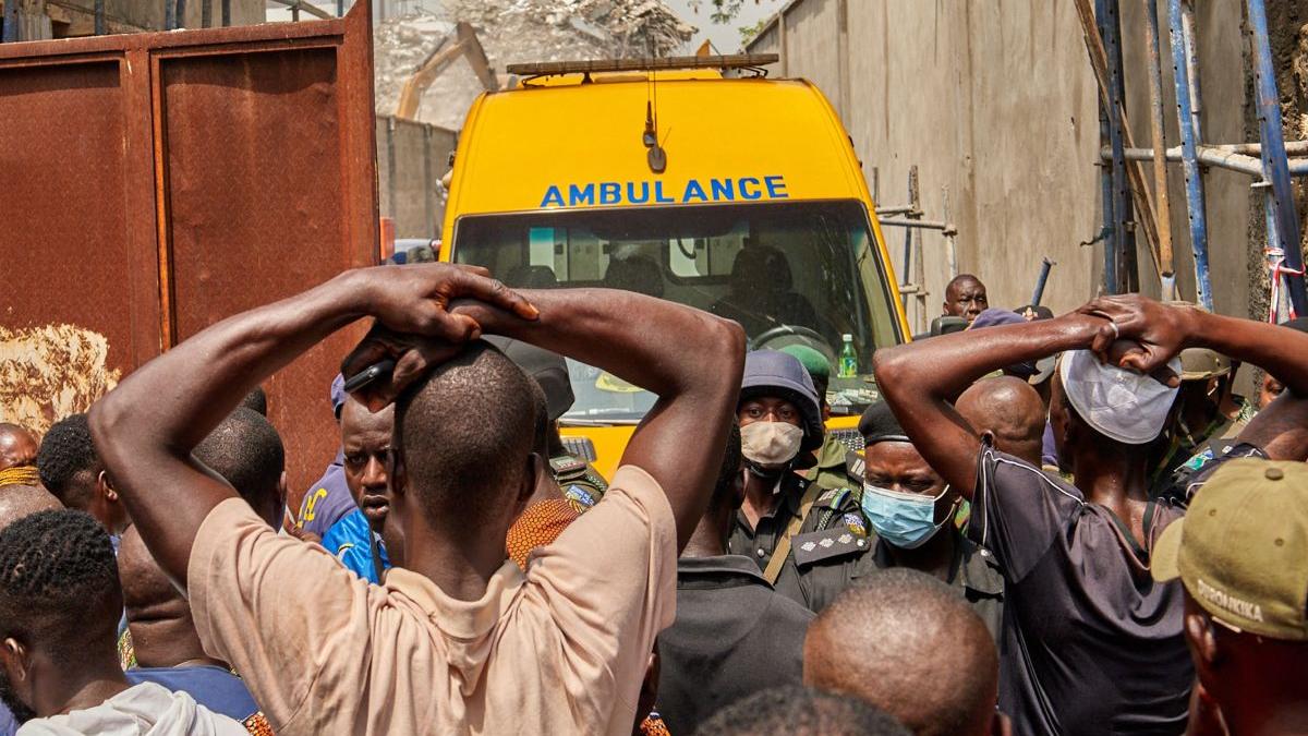 oameni copii calcati in picioare biserica nigeria