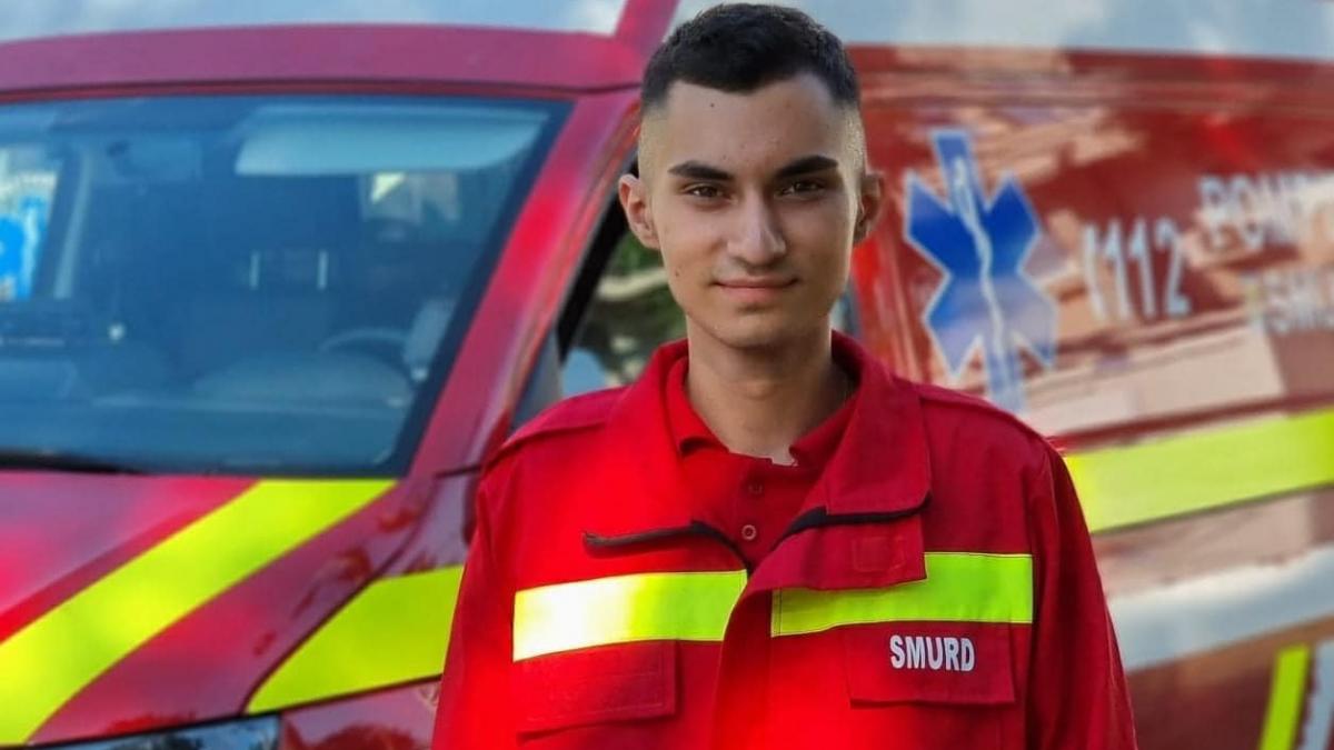 Voluntar SMURD de 17 ani i-a salvat viaţa unei femei de 80 de ani. ”Nu avem lumânare | Nu trebuie! Nu o las să moară”   