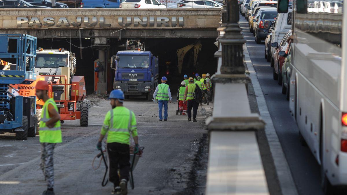 Trafic de coșmar în București, în zona Unirii, după închiderea pasajului