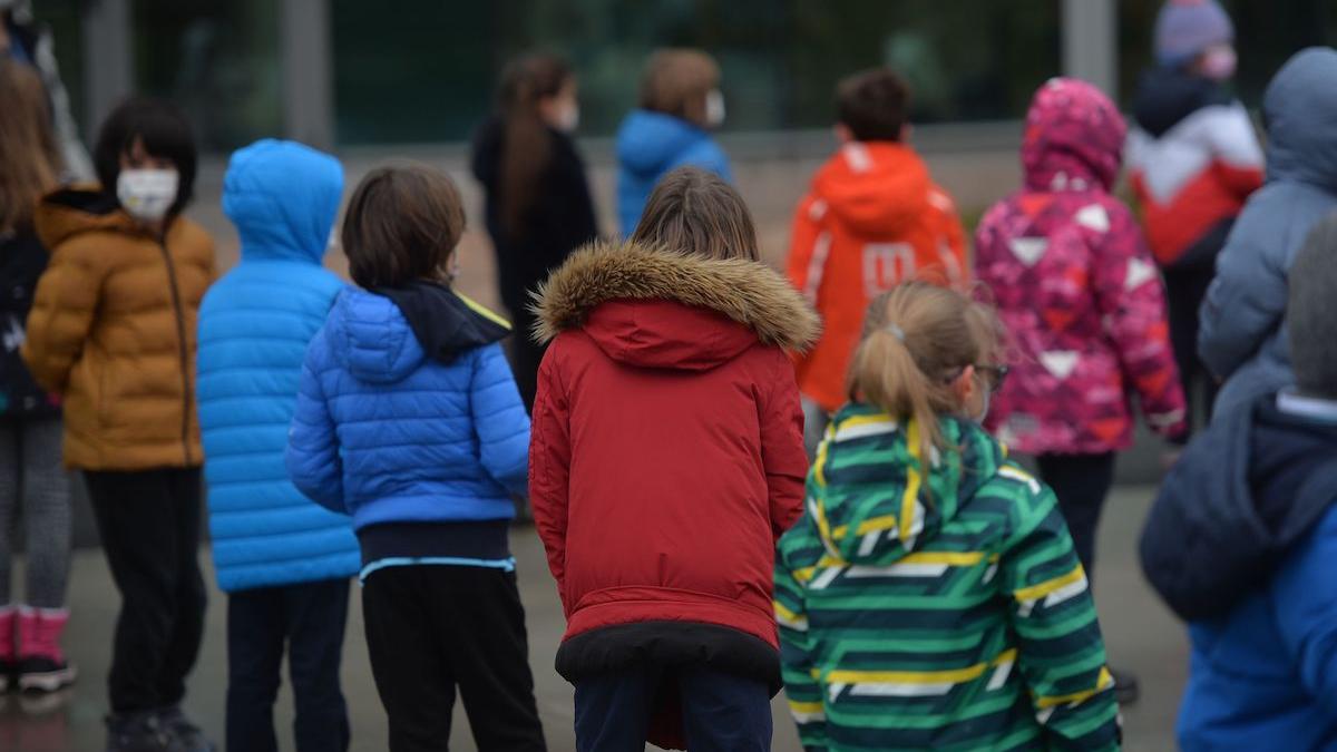 parintii plecati tara lasa copiii orice persoana apropiata